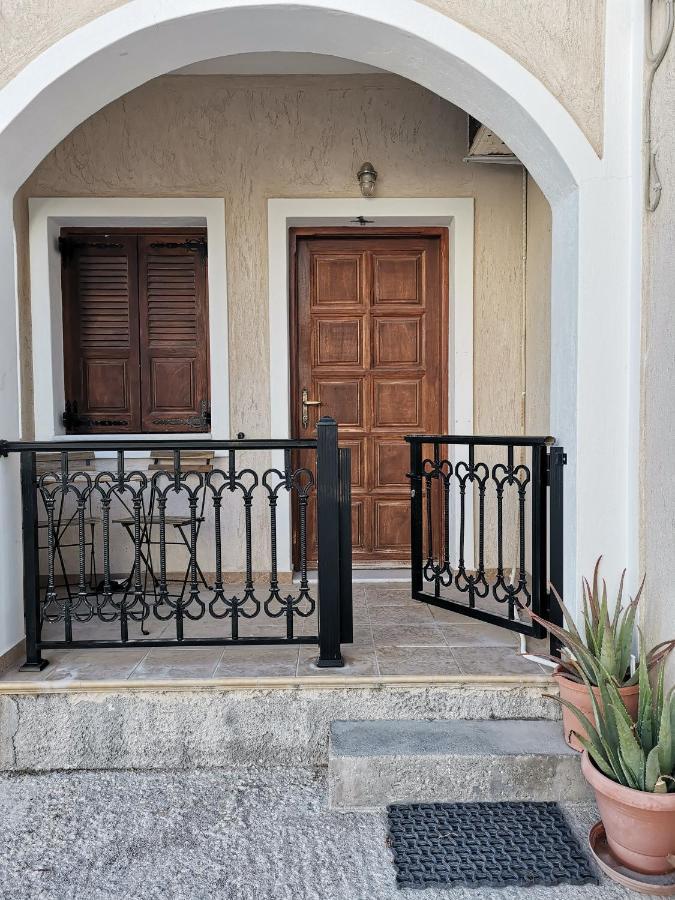 Villa Perissa Thira Esterno foto
